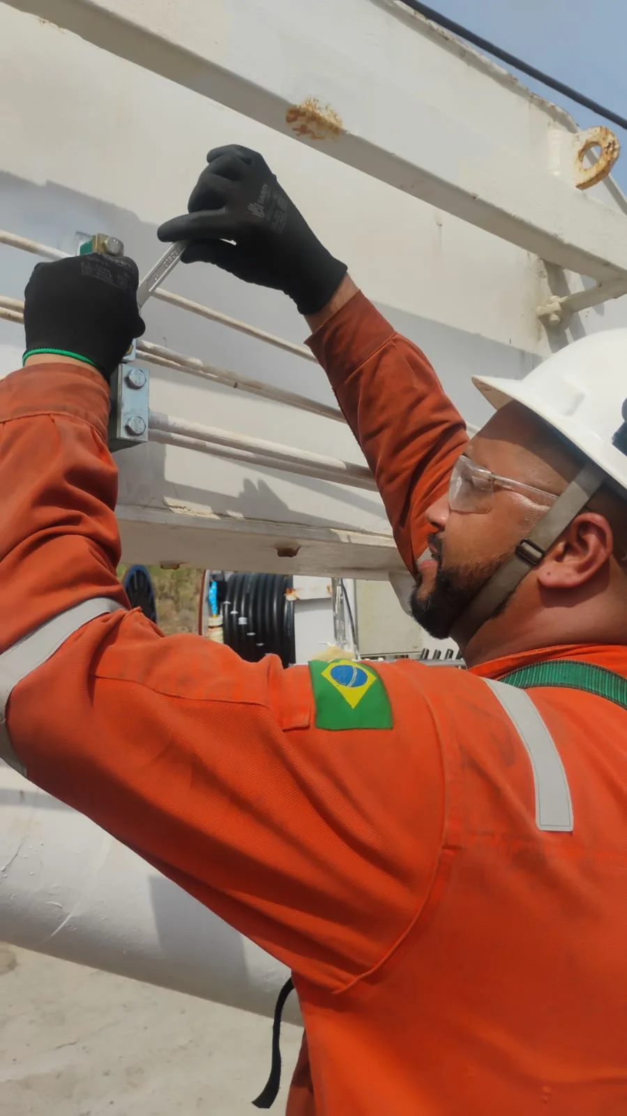 WF Service technician adjusting a pipe support with a spanner